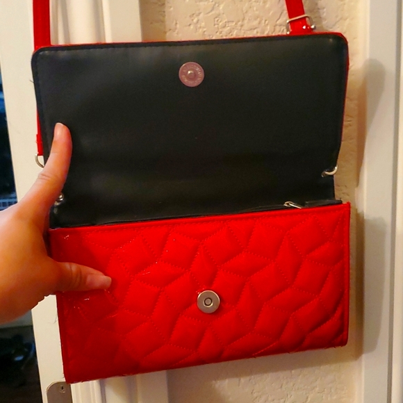 Cross Body - Picture 2 of 4